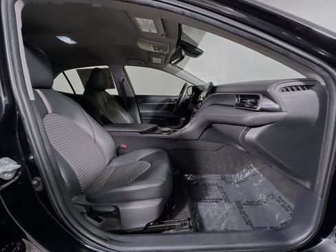 Used 2021 Toyota Camry SE w/ Convenience Package FWD image 31