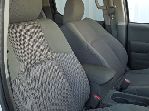 Used 2020 Nissan Frontier SV image 23