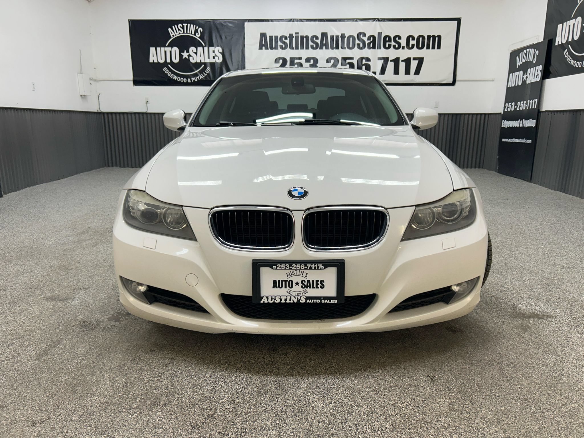 Used 2011 BMW 328i xDrive Sedan w/ Premium Pkg AWD/4WD image 2