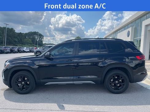 New 2026 Volkswagen Atlas Peak Edition image 3