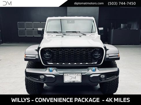 Used 2024 Jeep Wrangler Unlimited AWD/4WD image 11