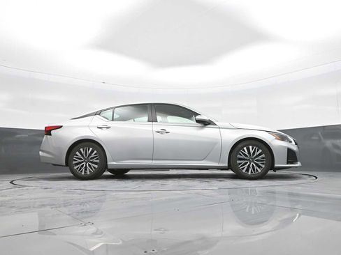 Used 2023 Nissan Altima 2.5 SV image 40