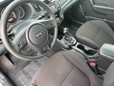 Used 2011 Kia Forte Koup EX image 10