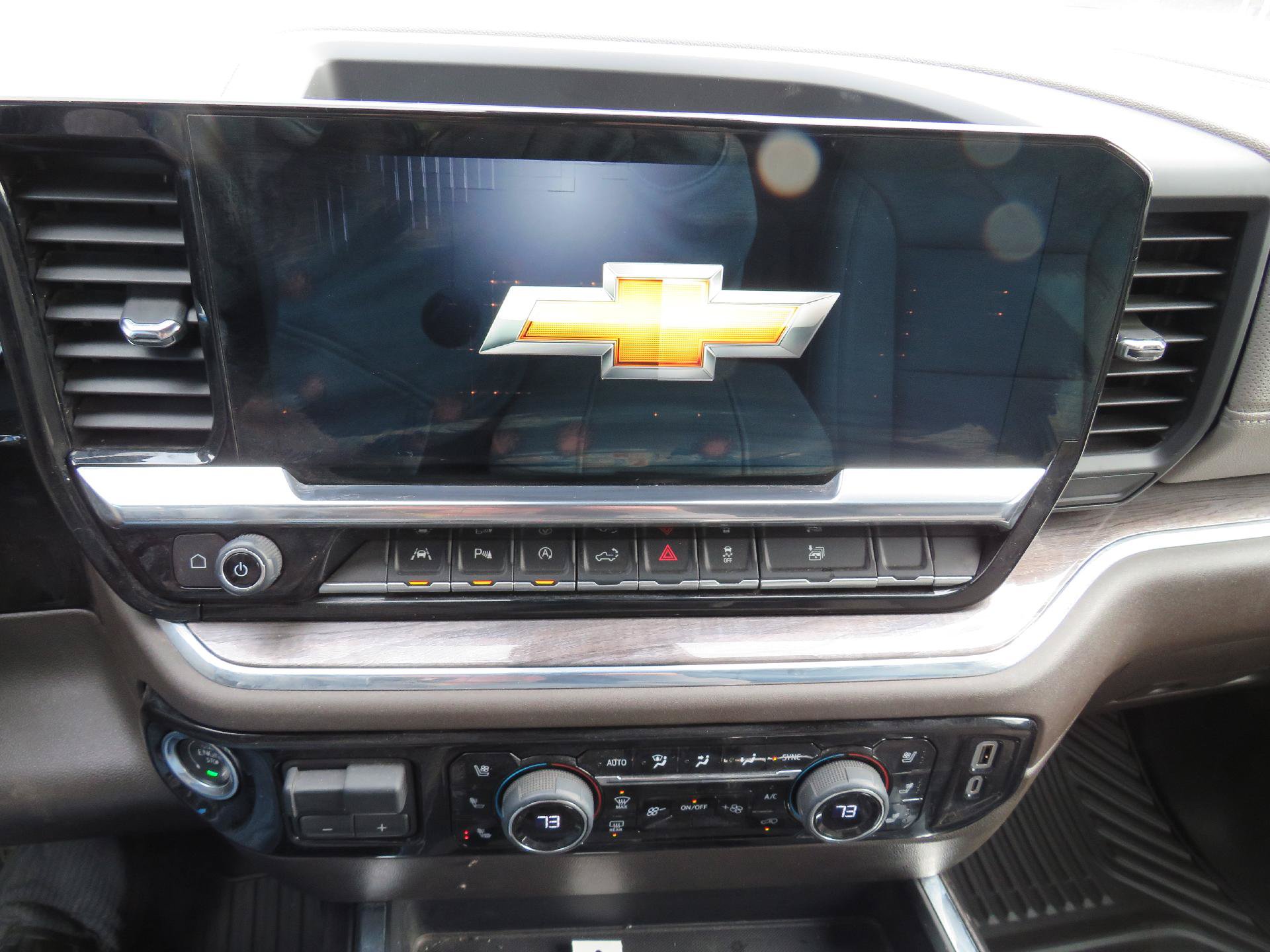 Used 2024 Chevrolet Silverado 1500 LTZ w/ LTZ Convenience Package II AWD/4WD image 5