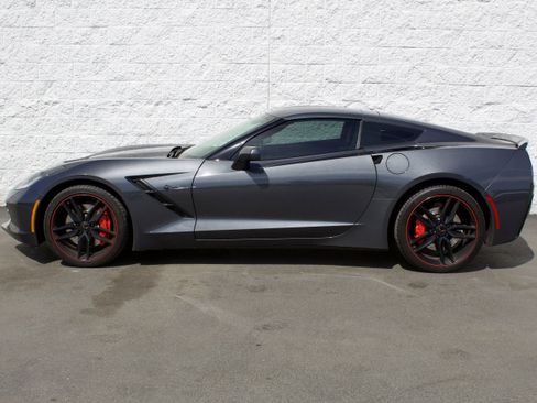 Used 2017 Chevrolet Corvette Stingray Coupe RWD image 4