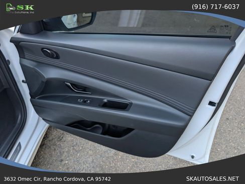 Used 2025 Hyundai Elantra SEL FWD image 24