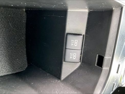 Used 2020 Toyota Camry XLE w/ Carpet Mat Package FWD image 33