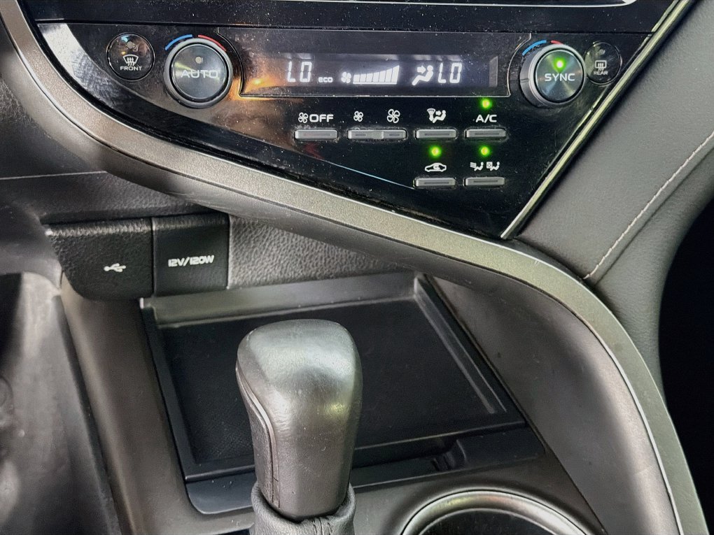 Used 2021 Toyota Camry SE FWD image 19