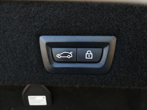 Used 2022 BMW 745e xDrive image 78