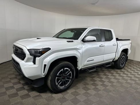Used 2025 Toyota Tacoma TRD Sport w/ TRD Sport Upgrade Package AWD/4WD image 7