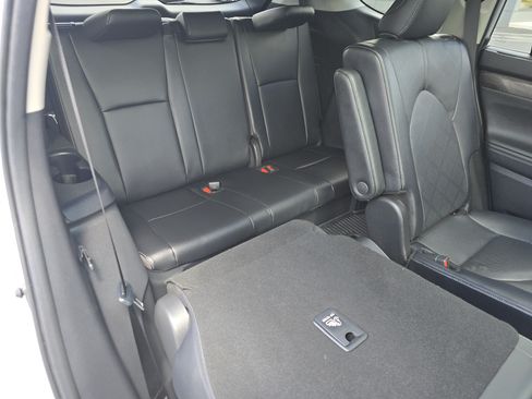 Used 2024 Toyota Highlander Platinum AWD/4WD image 19