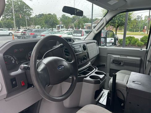 Used 2012 Ford E-150 and Econoline 150 RWD image 9