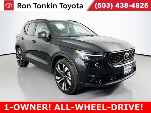 Used 2025 Volvo XC40 B5 Plus image 1