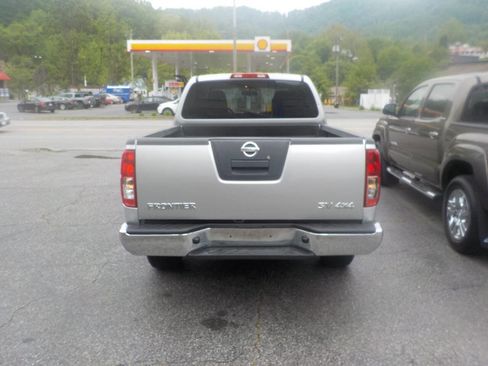 Used 2012 Nissan Frontier SV image 8