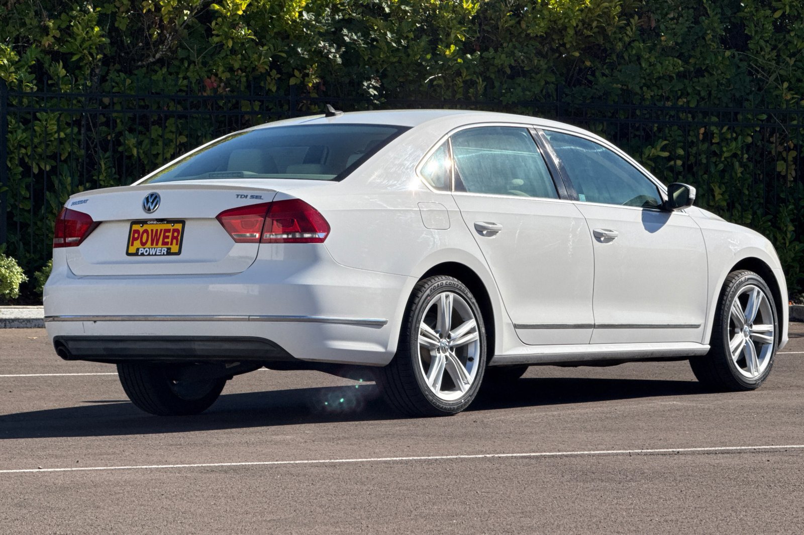 Used 2013 Volkswagen Passat TDI SEL Premium FWD image 4