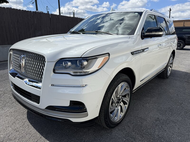 Used 2024 Lincoln Navigator Reserve AWD/4WD image 3