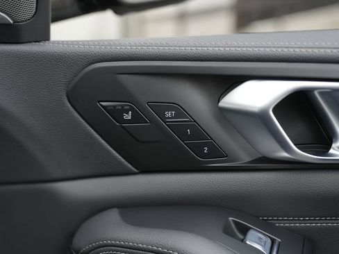 Used 2022 BMW X7 M50i w/ Dynamic Handling Package image 43