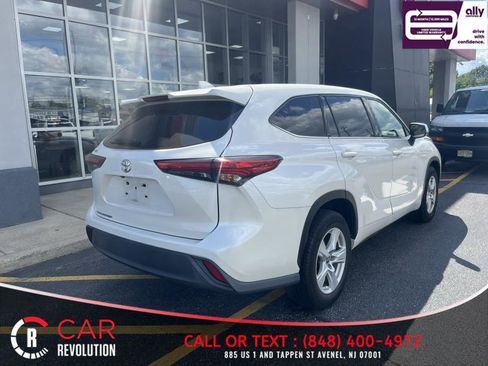 Used 2021 Toyota Highlander L FWD image 6