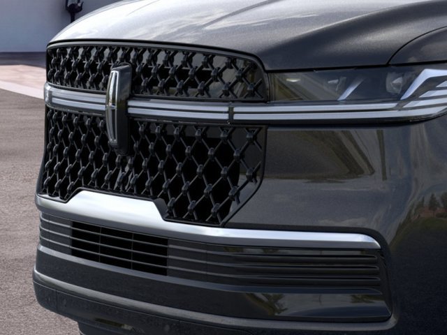 New 2026 Lincoln Navigator Reserve w/ Jet Appearance Package AWD/4WD image 17