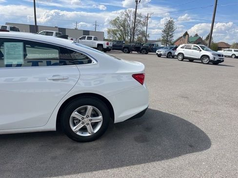 Used 2025 Chevrolet Malibu LS FWD image 8