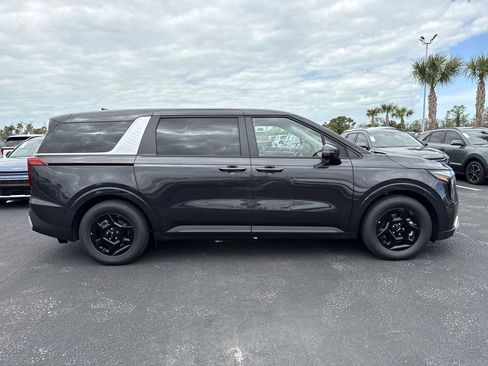 New 2026 Kia Carnival image 3