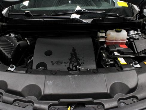 Used 2023 Chevrolet Traverse LT FWD image 18