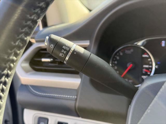 Used 2022 GMC Acadia Denali w/ Denali Technology Package AWD/4WD image 26