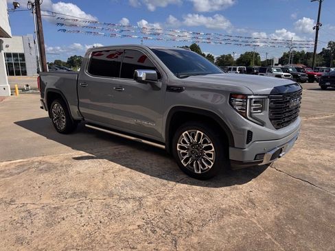 Used 2025 GMC Sierra 1500 Denali Ultimate AWD/4WD image 9