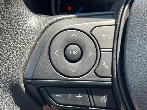 Used 2025 Toyota RAV4 XLE AWD/4WD image 31