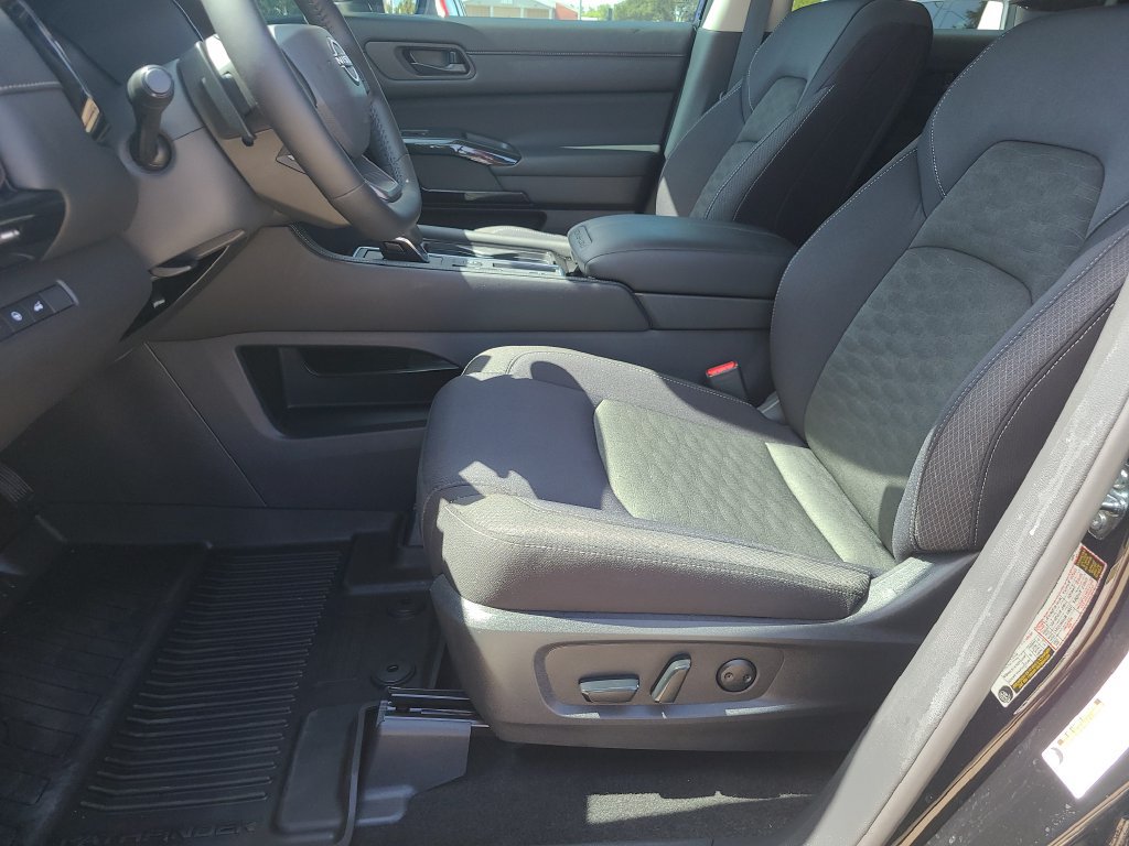 Certified 2026 Nissan Pathfinder SV FWD image 16