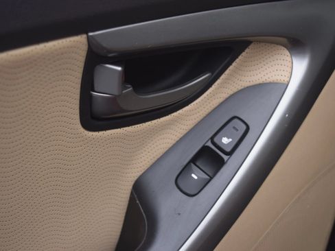 Used 2013 Hyundai Elantra Limited w/ Technology Pkg FWD image 8