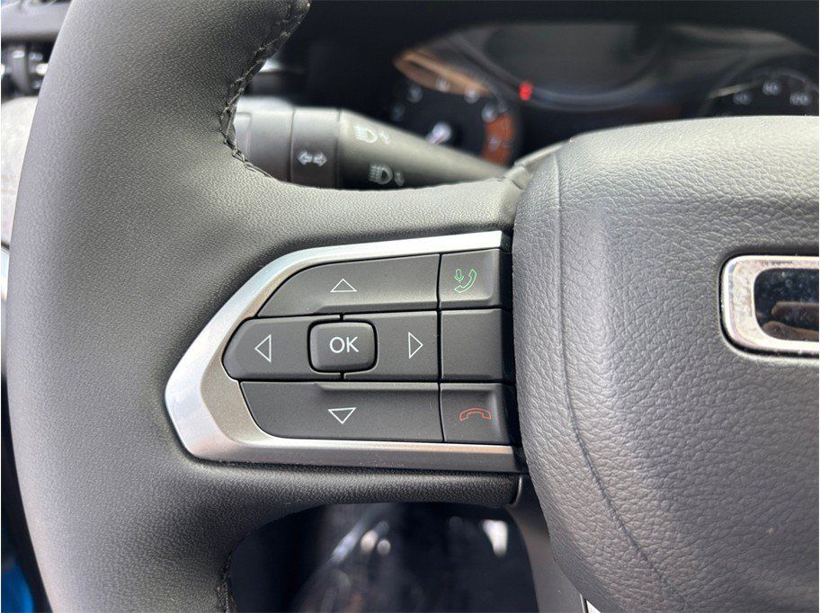 Used 2024 Jeep Compass Latitude AWD/4WD image 24