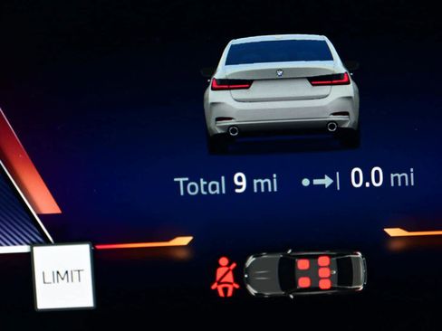 Used 2025 BMW 330i xDrive Sedan w/ Premium Package image 33