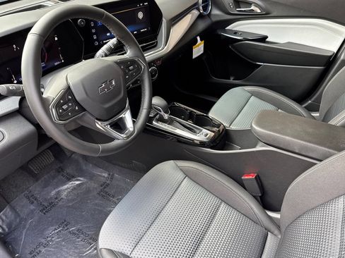 Used 2026 Chevrolet Trax LT w/ Midnight Edition FWD image 11