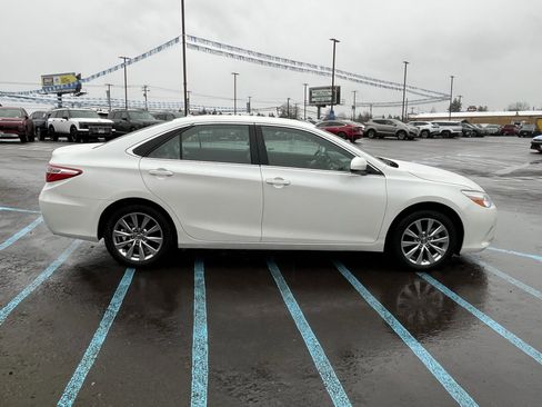 Used 2017 Toyota Camry XLE image 6
