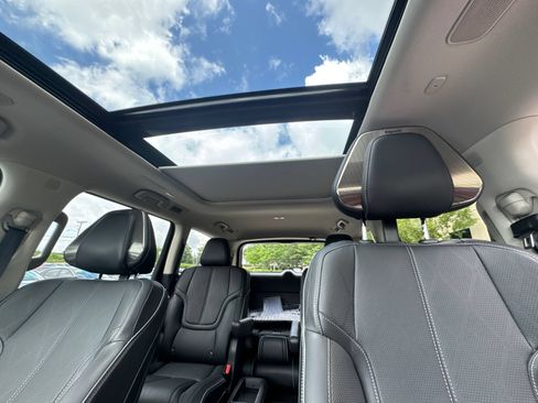 Used 2025 INFINITI QX80 Sensory AWD/4WD image 33