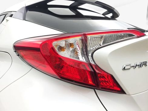 Used 2021 Toyota C-HR XLE FWD image 35