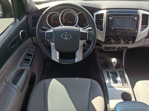 Used 2014 Toyota Tacoma PreRunner w/ SR5 Package image 11