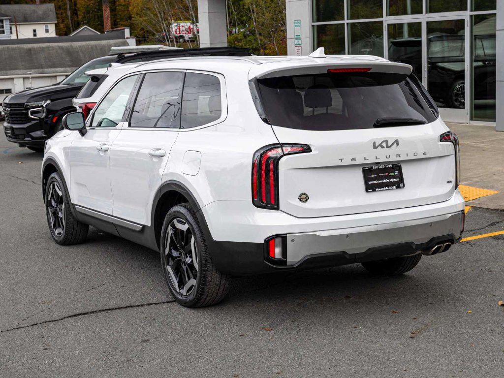 Used 2024 Kia Telluride EX w/ EX Captain's Chair Package AWD/4WD image 6