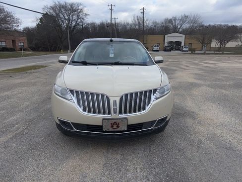 Used 2014 Lincoln MKX FWD w/ Equipment Group 102A image 3