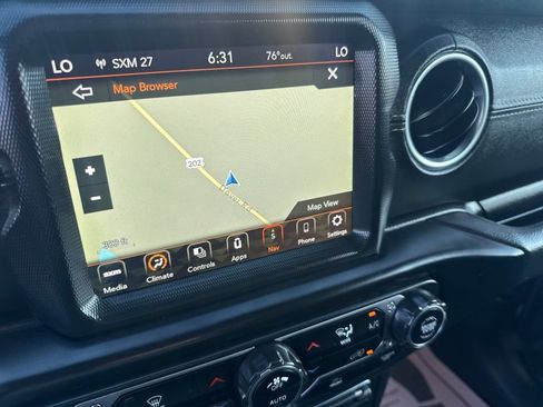Used 2022 Jeep Wrangler Unlimited Sahara AWD/4WD image 17
