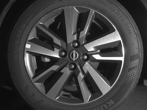 Used 2025 Nissan Versa SV image 12