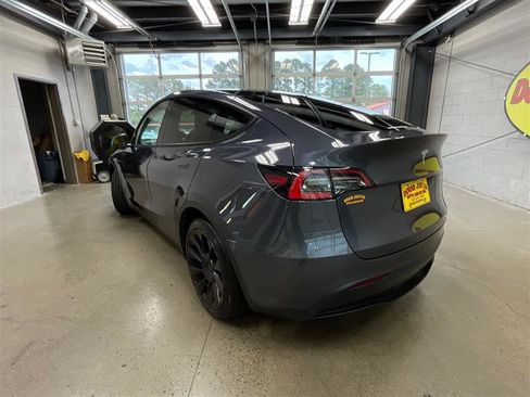 Used 2021 Tesla Model Y Long Range AWD/4WD image 3