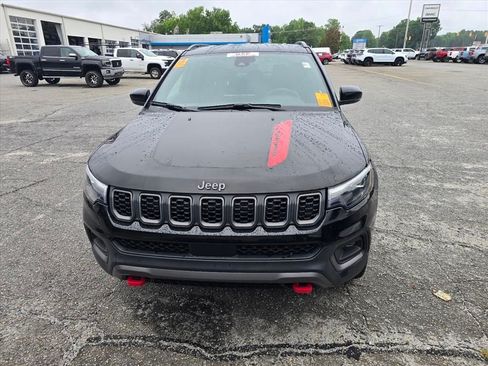 Used 2025 Jeep Compass Trailhawk w/ Trailhawk Elite Group AWD/4WD image 8