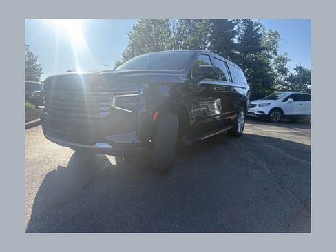 Used 2022 Chevrolet Suburban High Country AWD/4WD image 1