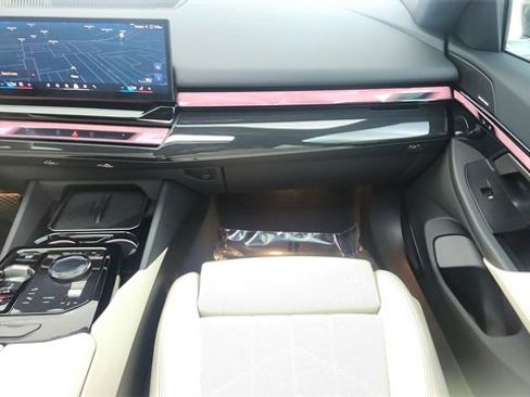 Used 2025 BMW i5 xDrive40 image 39