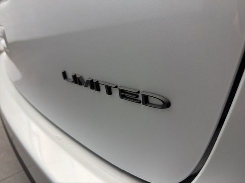 New 2026 Chrysler Pacifica Limited w/ Uconnect Theater Family Group image 5