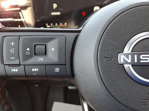 Used 2025 Nissan Kicks SR w/ SR Premium Package FWD image 18