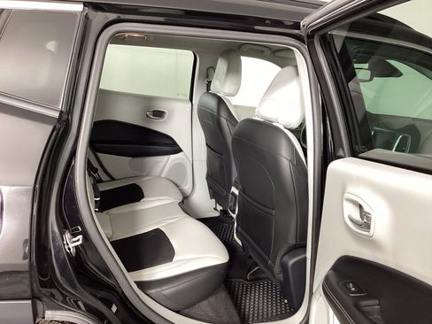 Used 2018 Jeep Compass Latitude w/ Popular Equipment Group image 11