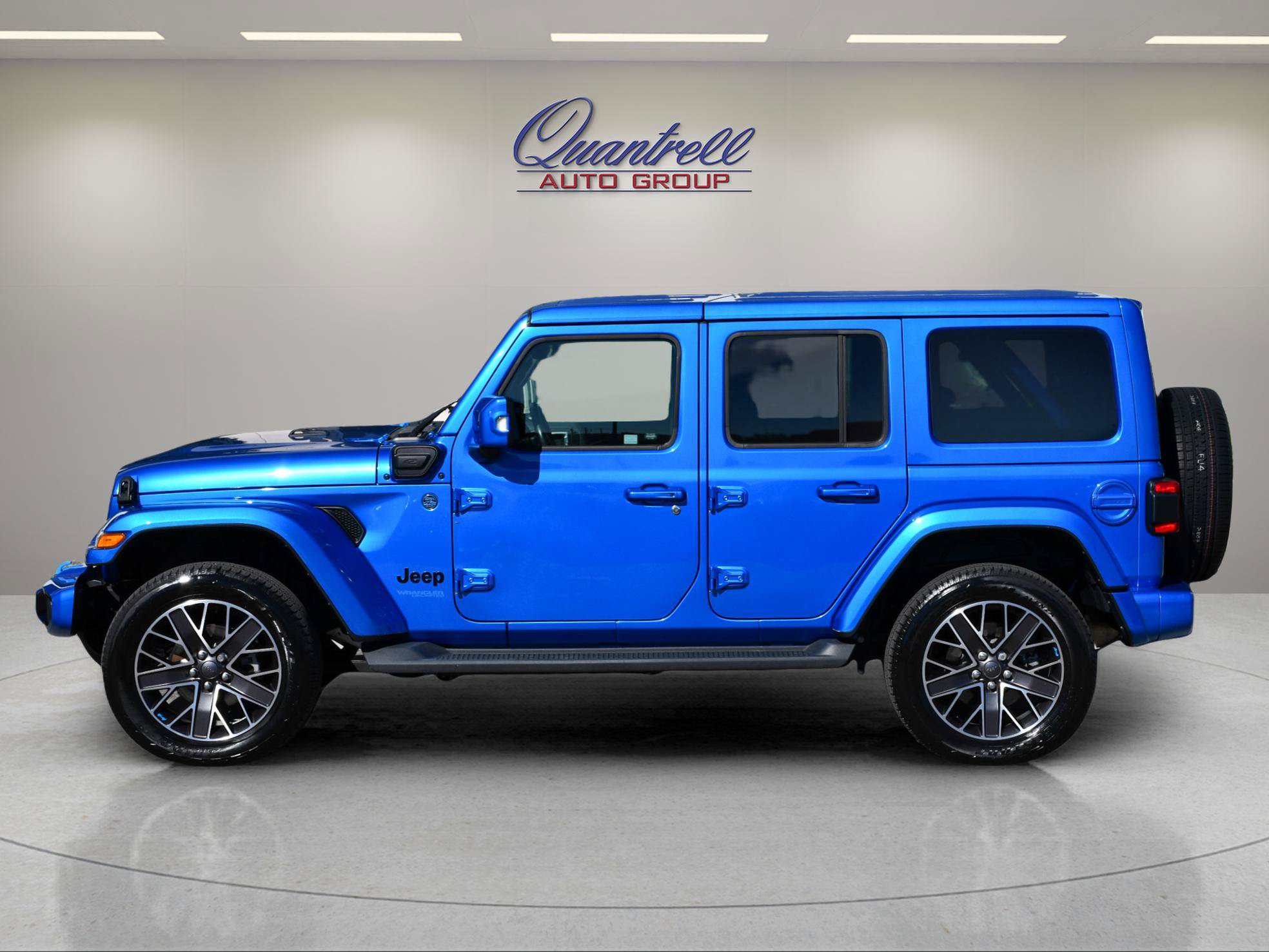 Used 2022 Jeep Wrangler Unlimited Sahara AWD/4WD image 7